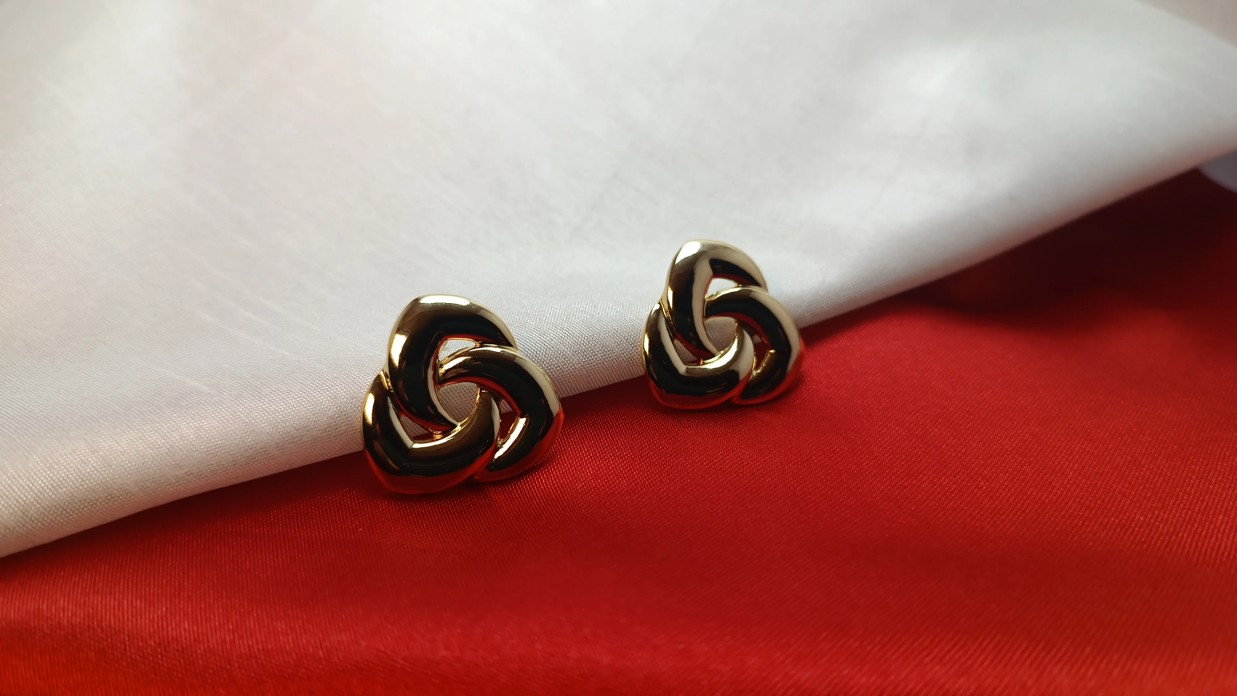 Gold-Plated Interlocking Swirl Stud Earrings – Contemporary Knot Design for Women
